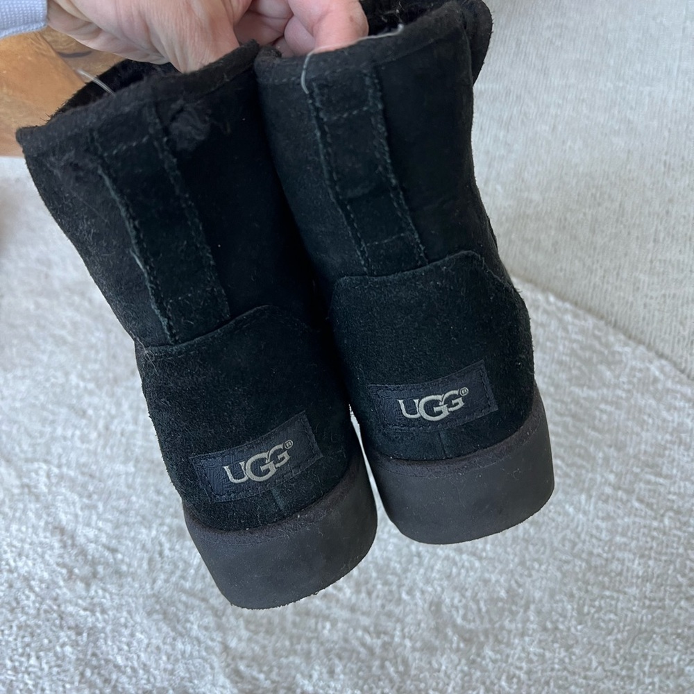Black Short Ugg With Small Platform - image 3